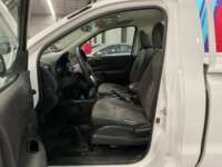 Nissan NP300 Pick Up 2021 2p L4/2.5 Man DH A/A 2021 Nissan NP300 Pick Up Venta Interiores 16