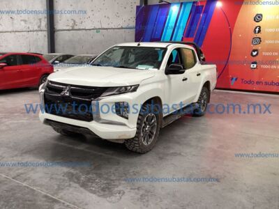 Mitsubishi L200 2023 4p GLS Doble Cabina L4/2.4/T Diesel Aut 4X4