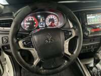 Mitsubishi L200 2023 4p GLS Doble Cabina L4/2.4/T Diesel Aut 4X4 2023 Mitsubishi L200 Venta Interiores 1