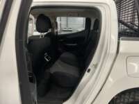 Mitsubishi L200 2023 4p GLS Doble Cabina L4/2.4/T Diesel Aut 4X4 2023 Mitsubishi L200 Venta Interiores 18