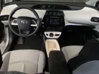 Toyota Prius 2017 5p Base Hibrido L4/1.8 Aut 2017 Toyota Prius Venta Interiores 4