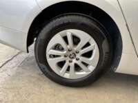 Toyota Prius 2017 5p Base Hibrido L4/1.8 Aut 2017 Toyota Prius Venta Llantas 7
