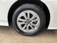 Toyota Prius 2017 5p Base Hibrido L4/1.8 Aut 2017 Toyota Prius Venta Llantas 10