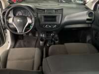 Nissan NP300 Pick Up 2020 2p L4/2.5 Man 2020 Nissan NP300 Pick Up Venta Interiores 4