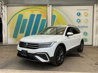 Volkswagen Tiguan 2022 5p Comfortline L4/1.4/T DSG Línea Nueva