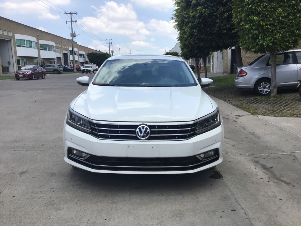 Volkswagen Passat 2016 4p Highline L5/2.5 Tiptronic Línea Nueva 2016 Volkswagen Passat Venta Exteriores 2