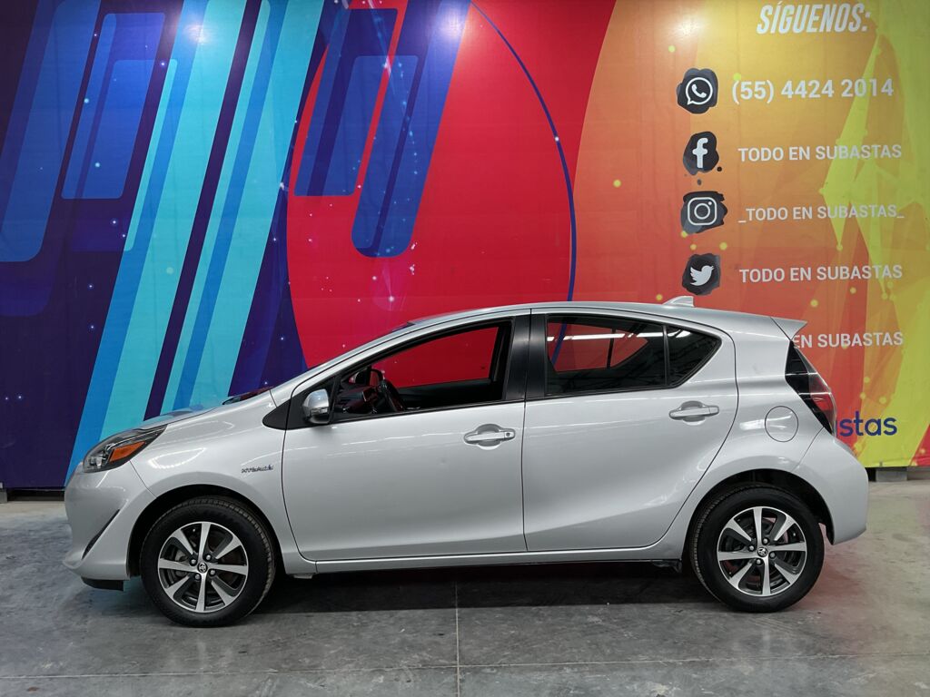 Toyota Prius 2019 5p Base CVT 2019 Toyota Prius Venta Exteriores 4