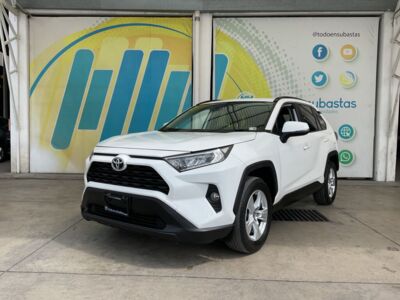 Toyota RAV4 2020 5p 2.5 XLE AWD AT