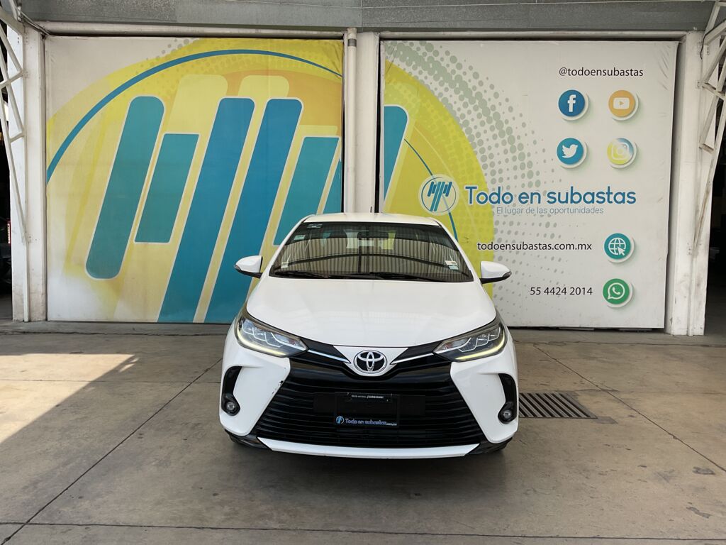 Toyota Yaris 2022 4p Sedán S L4/1.5 Man 2022 Toyota Yaris Venta Exteriores 2