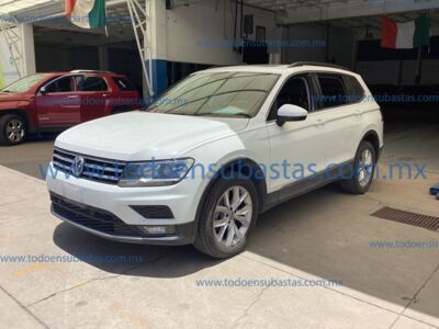 Volkswagen Tiguan 2021 5p Comfortline L4/1.4/T Aut Piel
