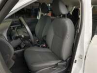 Nissan NP300 Frontier 2023 4p LE L4/2.5 Man 2023 Nissan NP300 Frontier Venta Interiores 19