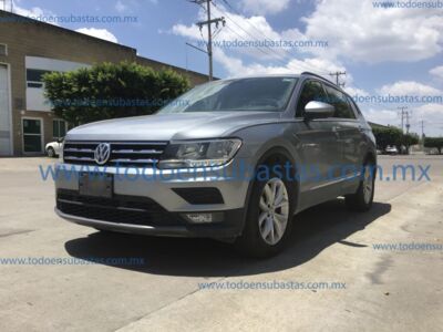 Volkswagen Tiguan 2021 5p Comfortline L4/1.4/T Aut Piel