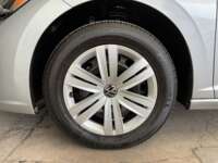 Volkswagen Jetta 2022 4p Trendline L4/1.4/T Tiptronic 2022 Volkswagen Jetta Venta Llantas 1