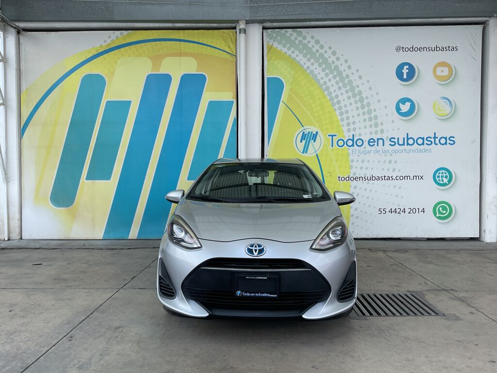 Toyota Prius 2019 5p C Hibrido L4/1.5/Aut 2019 Toyota Prius Venta Exteriores 2