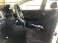 Kia Rio 2020 4p Sedán LX L4/1.6 Man  2020 Kia Rio Ingreso Interiores 18