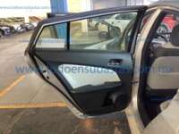 Toyota Prius 2017  2017 Toyota Prius Ingreso Interiores 16