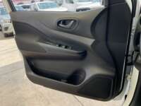 Nissan NP300 Frontier 2023 4p SE L4/2.5 Man 2023 Nissan NP300 Frontier Venta Interiores 18