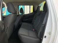 Nissan NP300 Frontier 2023 4p SE L4/2.5 Man 2023 Nissan NP300 Frontier Venta Interiores 21
