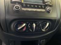 Nissan NP300 Frontier 2023 4p SE L4/2.5 Man 2023 Nissan NP300 Frontier Venta Interiores 10