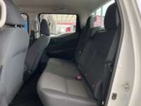 Nissan NP300 Frontier 2023 4p SE L4/2.5 Man 2023 Nissan NP300 Frontier Venta Interiores 21