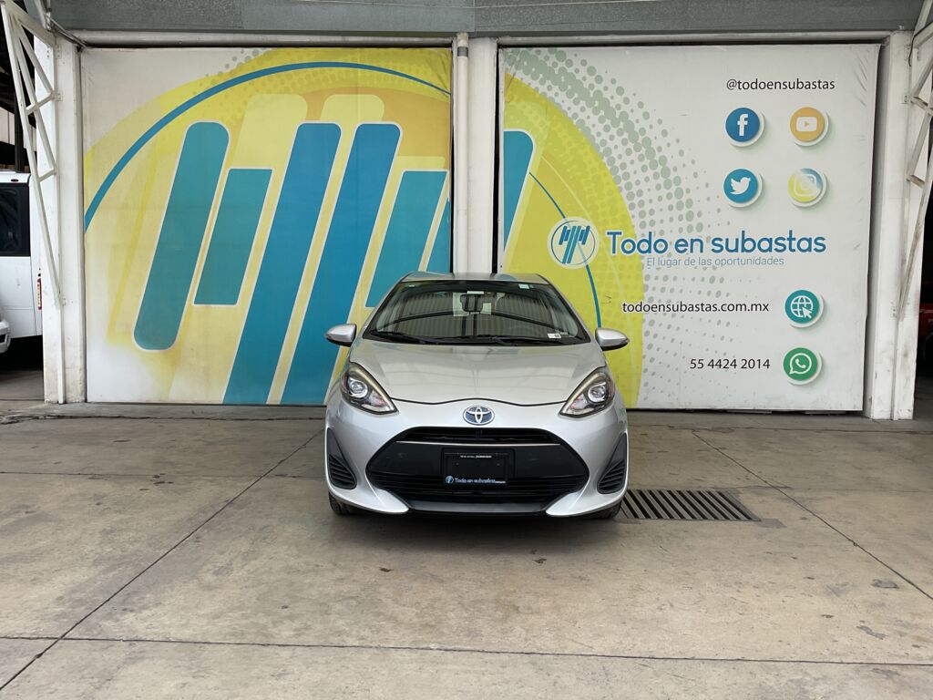 Toyota Prius 2019 5p C Hibrido L4/1.5/Aut 2019 Toyota Prius Venta Exteriores 2