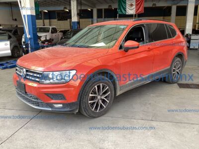 Volkswagen Tiguan 2018 5p Comfortline L4/1.4/T DSG Piel