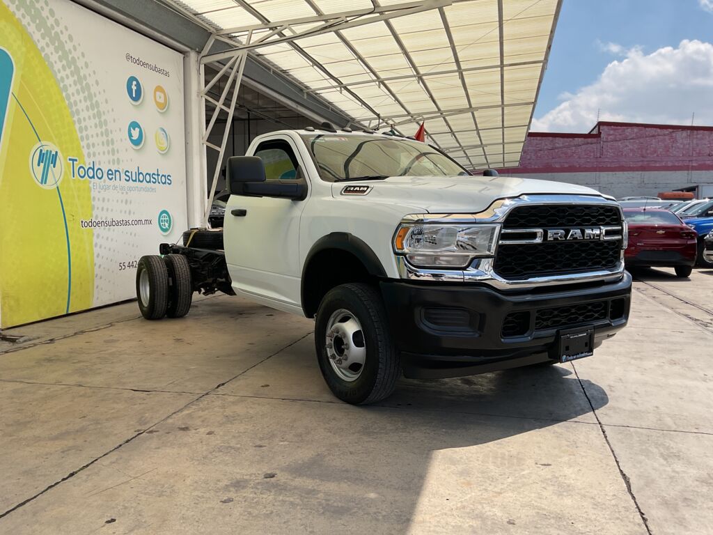 Dodge Ram 4000 2024 2p Chasis Cabina PL V8/5.7 Man 4x2 2024 Dodge Ram 4000 Venta Exteriores 3