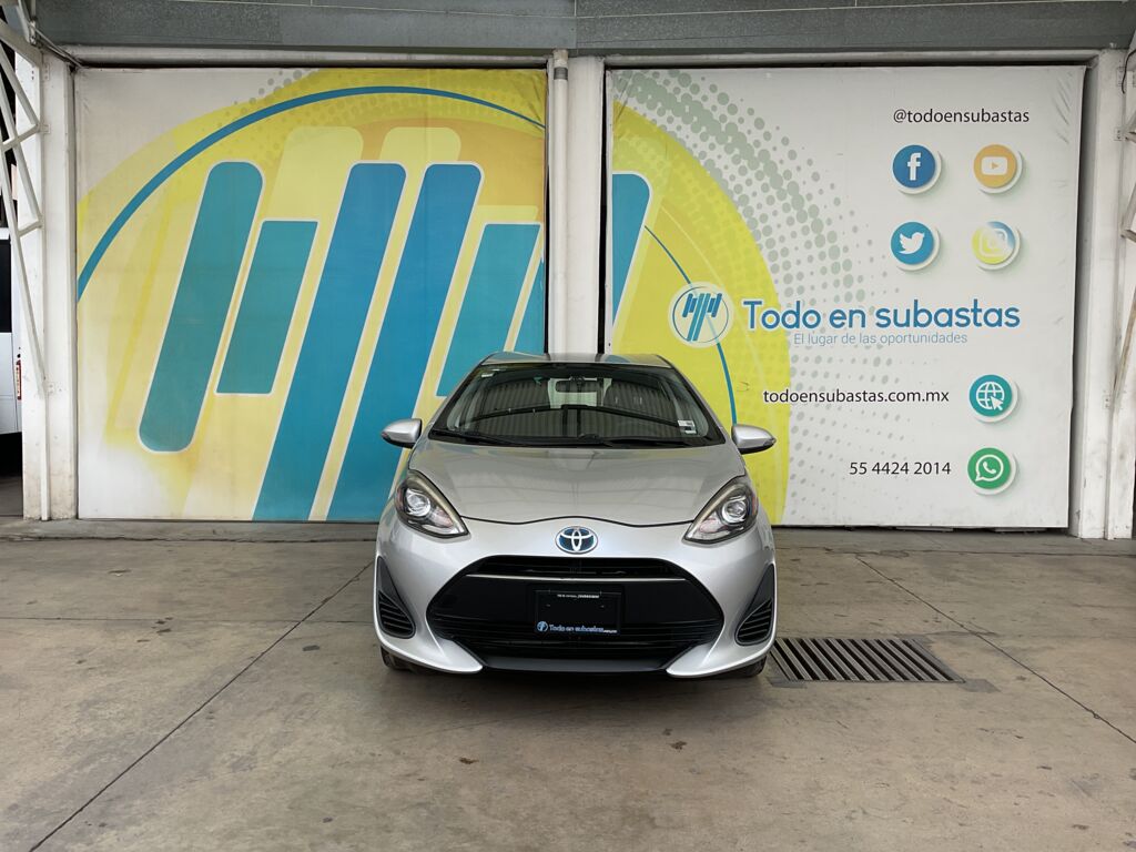 Toyota Prius 2019 5p C Hibrido L4/1.5/Aut 2019 Toyota Prius Venta Exteriores 2