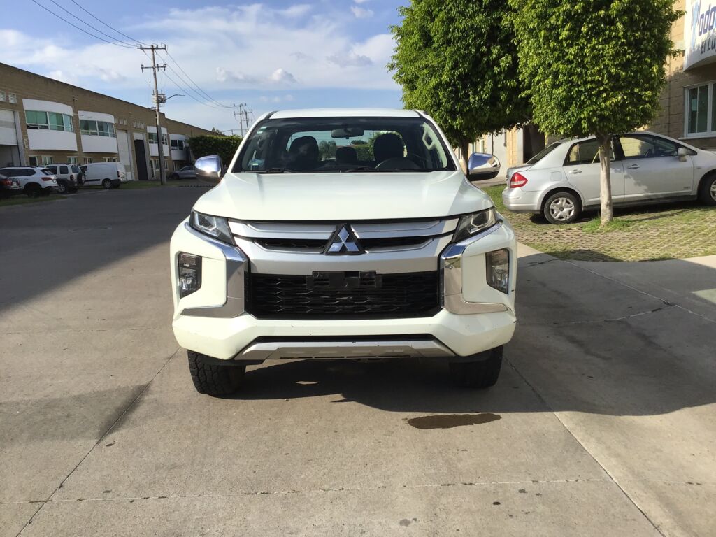Mitsubishi L200 2021 4p Doble L4/2.5/T Diesel Man 4x4 2021 Mitsubishi L200 Venta Exteriores 2