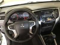 Mitsubishi L200 2021 4p Doble L4/2.5/T Diesel Man 4x4 2021 Mitsubishi L200 Venta Interiores 1