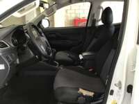 Mitsubishi L200 2021 4p Doble L4/2.5/T Diesel Man 4x4 2021 Mitsubishi L200 Venta Interiores 16