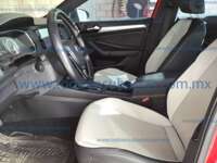 Volkswagen Jetta 2019 4p R-Line L4/1.4/T Tiptronic 2019 Volkswagen Jetta Ingreso Interiores 17