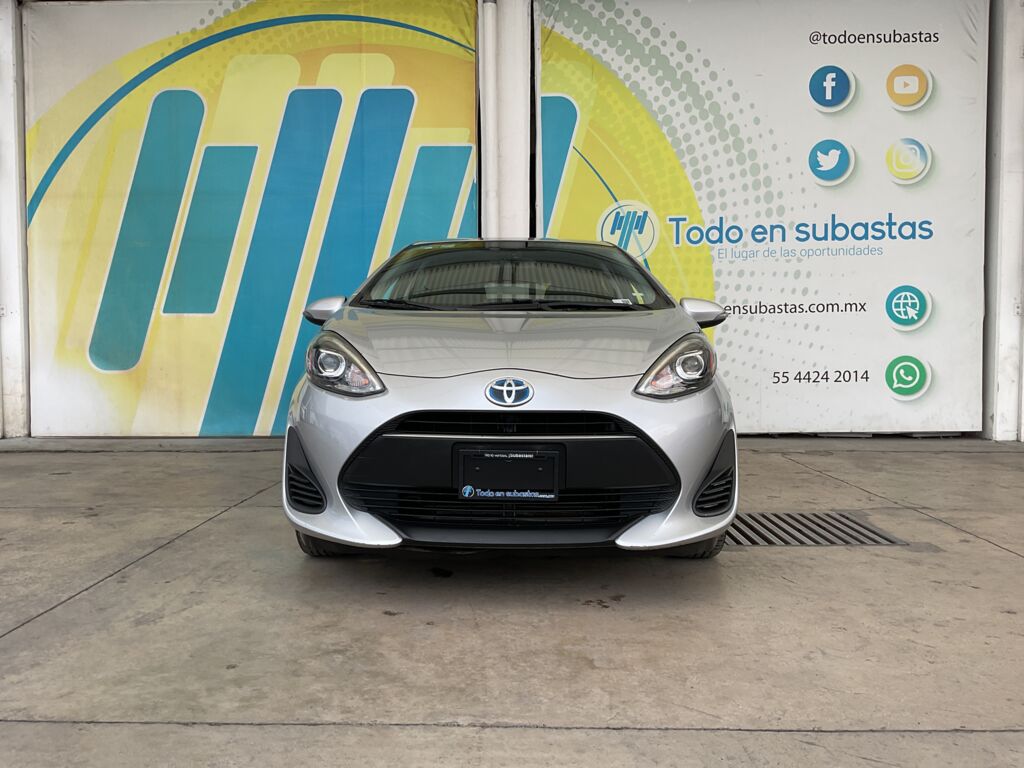 Toyota Prius 2019 5p C Hibrido L4/1.5/Aut 2019 Toyota Prius Venta Exteriores 2