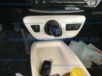 Toyota Prius 2017 5p Base Híbrido L4/1.8 Aut  2017 Toyota Prius Ingreso Interiores 14