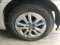 Toyota Prius 2017 5p Base Híbrido L4/1.8 Aut  2017 Toyota Prius Ingreso Llantas 6