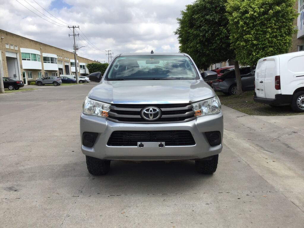 Toyota Hilux 2019 4p Doble Cabina Base L4/2.7 Man  2019 Toyota Hilux Venta Exteriores 2