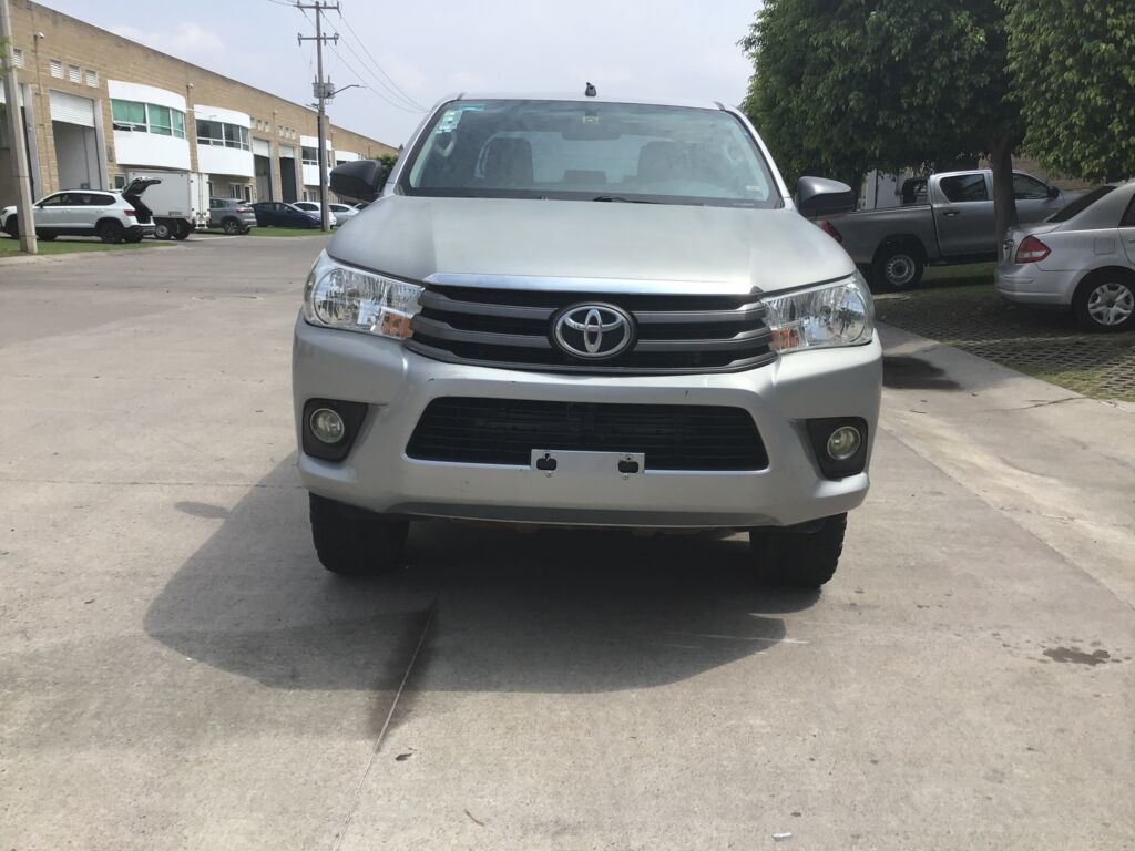 Toyota Hilux 2019 4p Doble Cabina Base L4/2.7 Man  2019 Toyota Hilux Venta Exteriores 2
