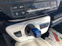 Toyota Prius 2017  2017 Toyota Prius Ingreso Interiores 11