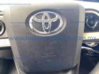 Toyota Prius 2017  2017 Toyota Prius Ingreso Interiores 17