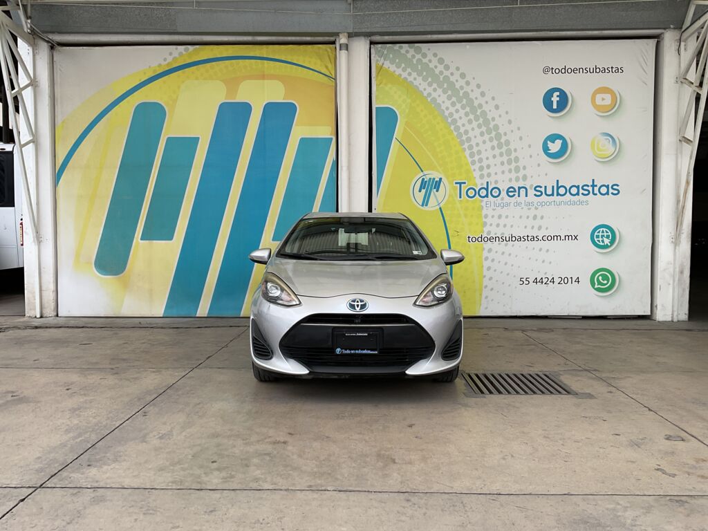 Toyota Prius 2018 5p C Híbrido L4/1.5 Aut 2018 Toyota Prius Venta Exteriores 2