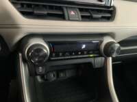 Toyota RAV4 2020 5p 2.5 XLE AWD AT 2020 Toyota RAV4 Venta Interiores 9