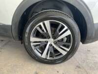 Peugeot 5008 2022 5p Allure Pack L4/1.6/T Aut 2022 Peugeot 5008 Venta Llantas 4