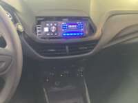 Chevrolet Onix 2023 4p LS L3/1.3 Man    2023 Chevrolet Onix Ingreso Interiores 8