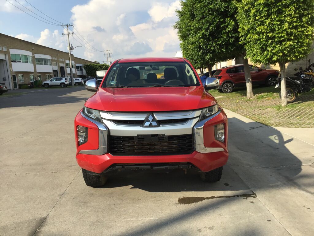 Mitsubishi L200 2021 4p Doble L4/2.5/T Diesel Man 4x4 2021 Mitsubishi L200 Venta Exteriores 2