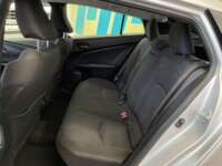 Toyota Prius 2017 5p Base Hibrido L4/1.8 Aut 2017 Toyota Prius Venta Interiores 21