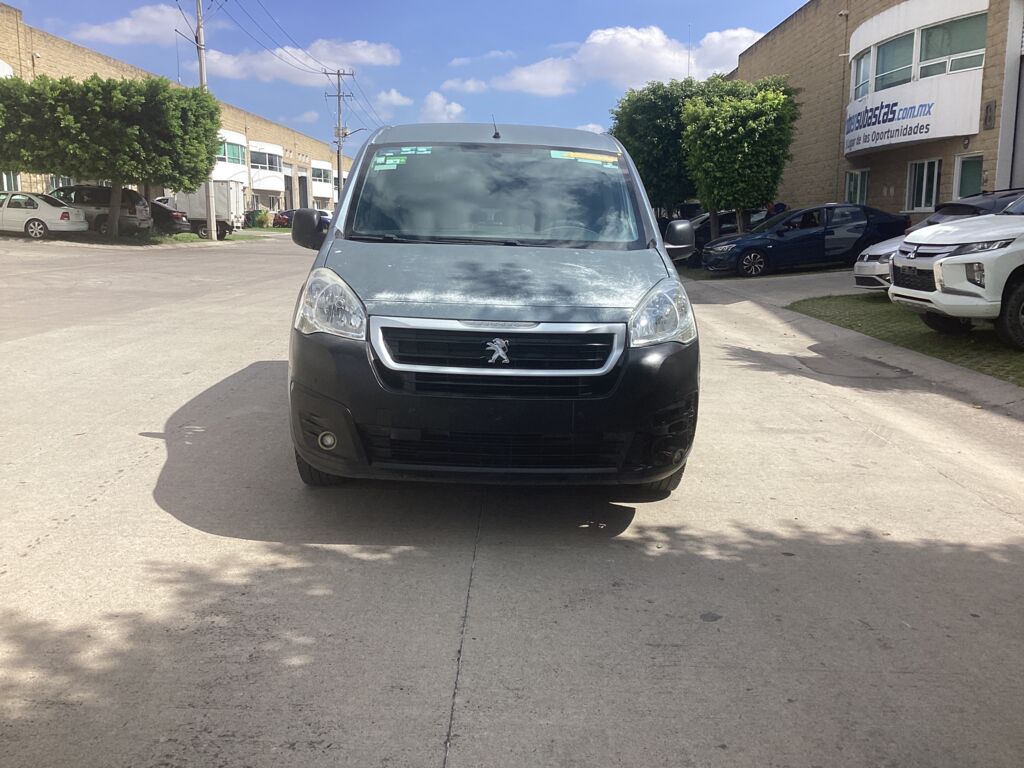 Peugeot Partner 2019 5p L4/1.6/T Diesel Man       2019 Peugeot Partner Venta Exteriores 2
