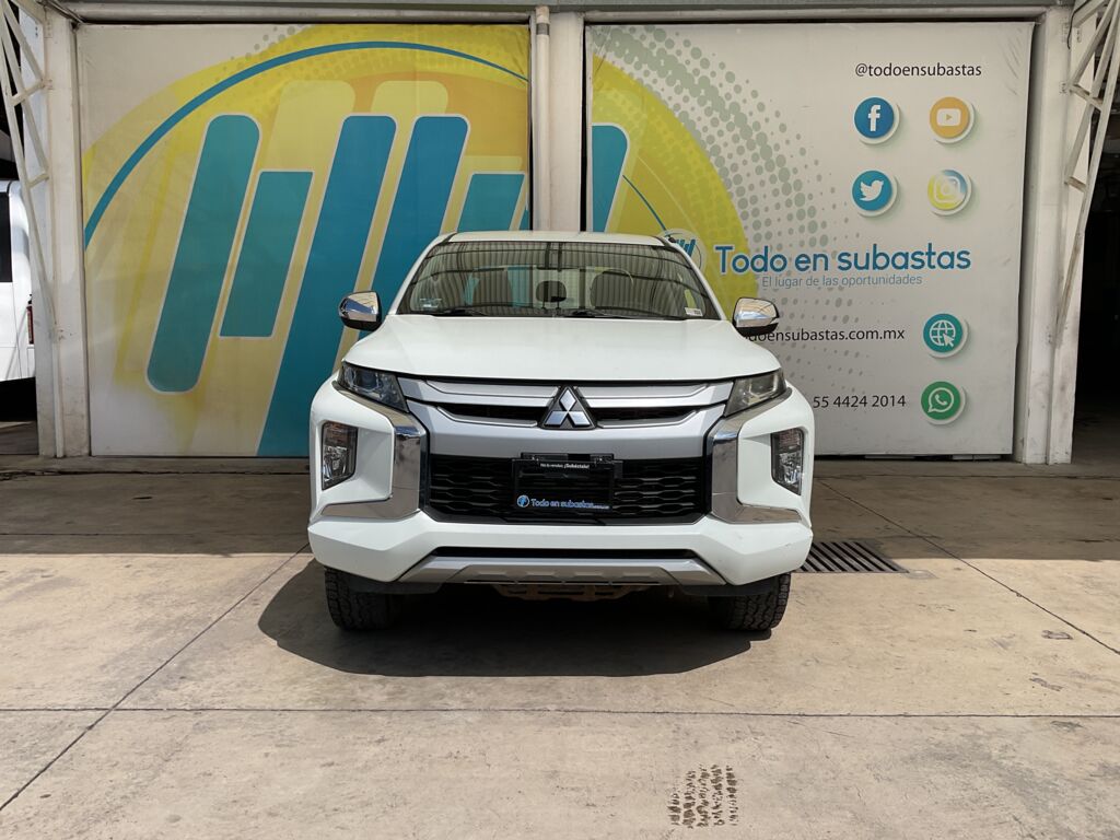 Mitsubishi L200 2021 4p Doble L4/2.5/T Diesel Man 4x4 2021 Mitsubishi L200 Venta Exteriores 2