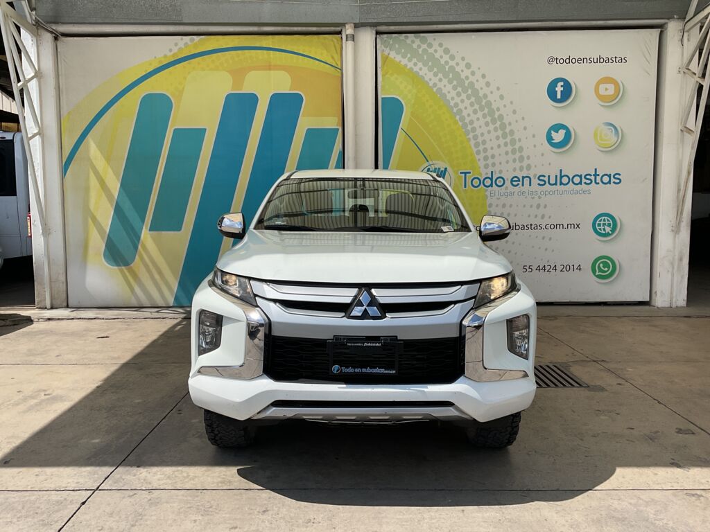 Mitsubishi L200 2021 4p Doble L4/2.5/T Diesel Man 4x4 2021 Mitsubishi L200 Venta Exteriores 2