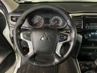 Mitsubishi L200 2021 4p Doble L4/2.5/T Diesel Man 4x4 2021 Mitsubishi L200 Venta Interiores 1