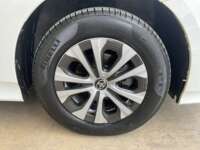 Toyota Prius 2022 5p Base HEV L4/1.8 Aut 2022 Toyota Prius Venta Llantas 10